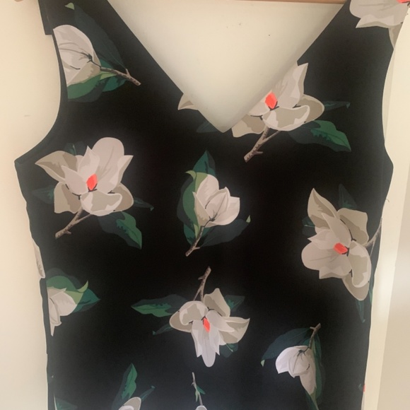 Banana Republic floral tank - Picture 2 of 2